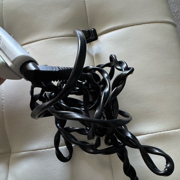 MUST GO MOVING SALE- TODAY ONLY 👱‍♀️ CHI Flat Iron straightener - Picture 7 of 8